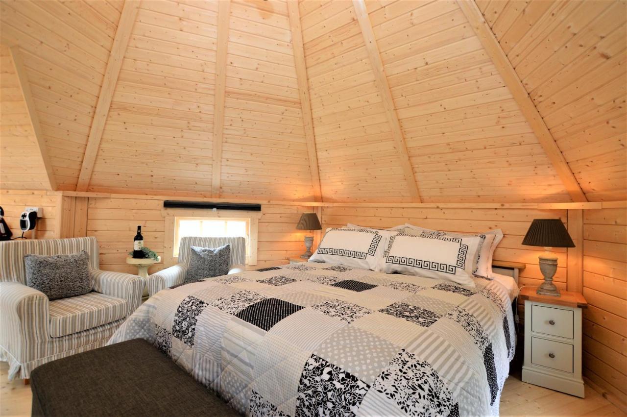 Seal Point Cabin - Luxury Glamping Cairndow Eksteriør bilde